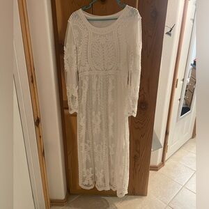 White Long-Sleeve Lace Maxi Dress Size Medium